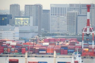Au total, tous pays confondus, les exportations du Japon ont reculé de 0,1 % en août sur un an, leur quatrième mois de recul consécutif, mais un repli bien moins prononcé que la baisse de 2,0% prévue par les analystes. Les importations de l'archipel ont elle diminué de 5,2% sur un an. KEYSTONE/EPA/EVERETT KENNEDY BROWN